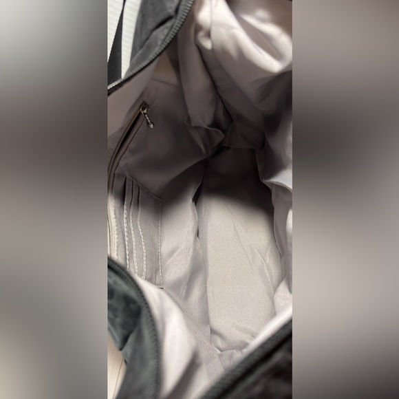 Baggallini Black Shoulder Bag. - Picture 6 of 9